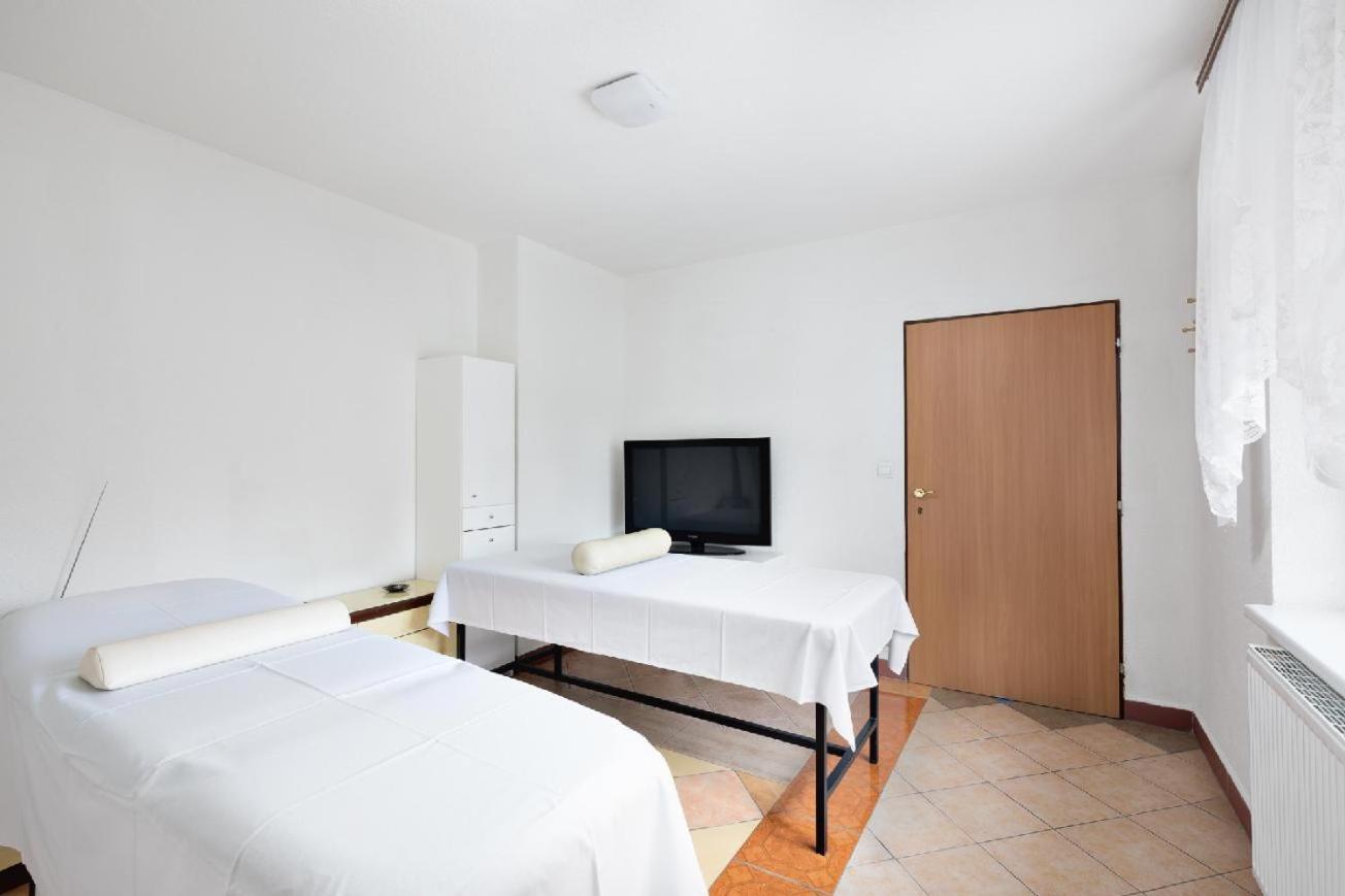 Wellness Club Villa Puclice Exterior photo